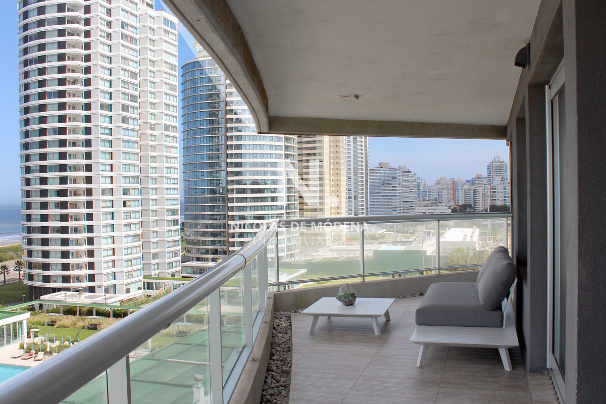 Vende apartamento de 3 dormitorios con parrillero y vista al mar. - NDM25841A