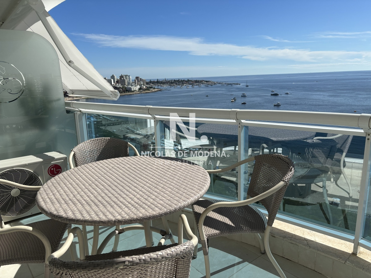 Apartamento ideal de 3 dormitorios en suite, con balcón espectacular con vista al mar, en Mansa- Punta del Este - NDM22608A