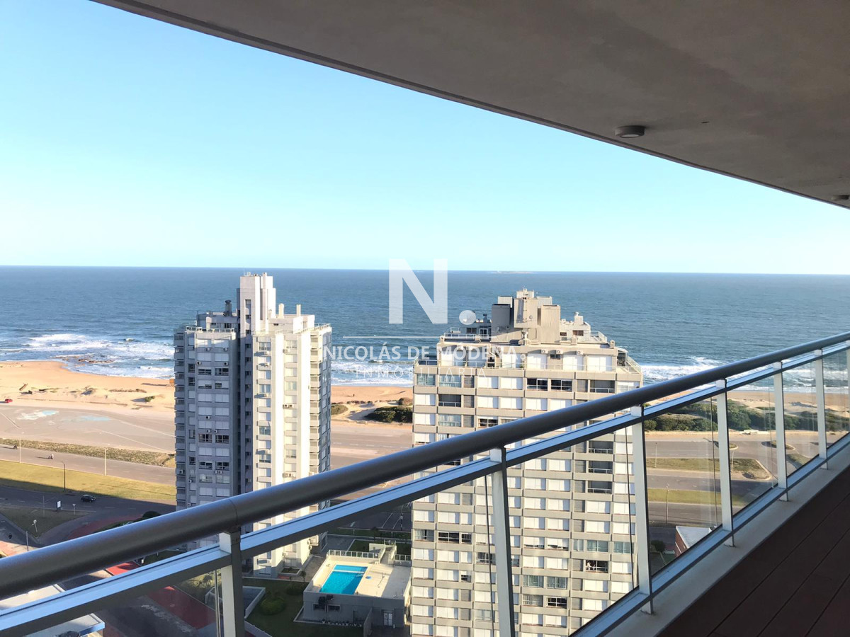 Espectacular departamento, de 3 dormitorios, a la venta en Punta del Este - NDM1922A
