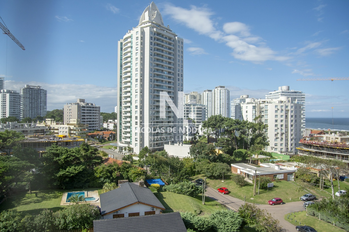 Apartamento en venta en Torre esmeralda de 3 dormitorios , en Punta del Este - NDM21661A