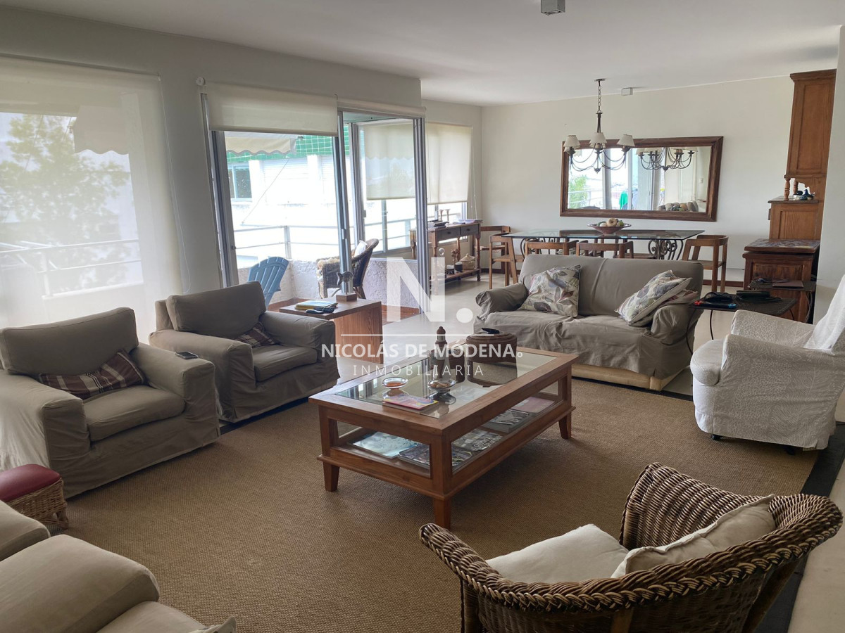 En venta Departamento de 3 dormitorios acogedor con 2 Terrazas en Punta del Este  - NDM15826A