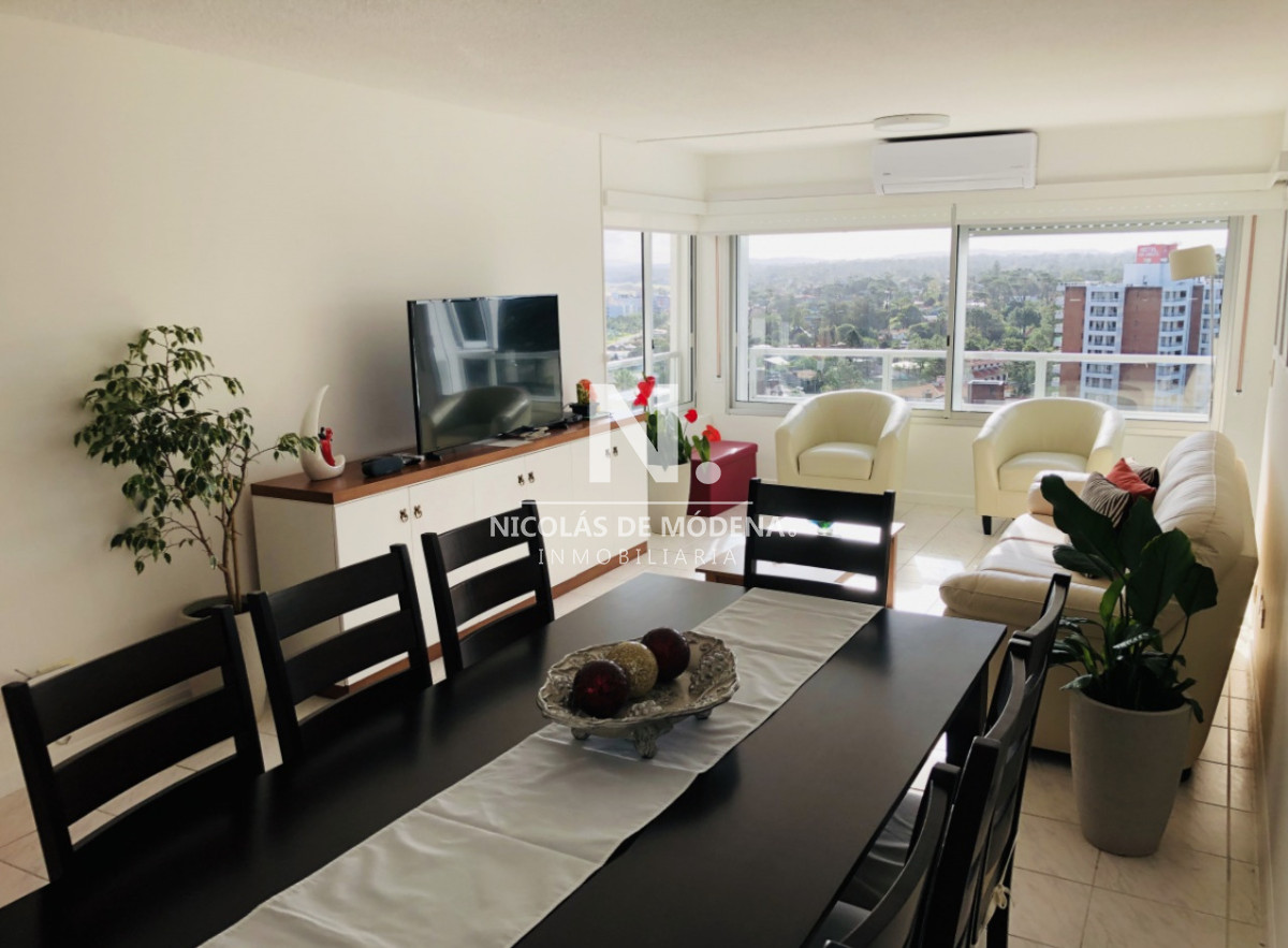 Apartamento de 2 dormitorios y dependencia en alquiler de verano  - NDM27640A