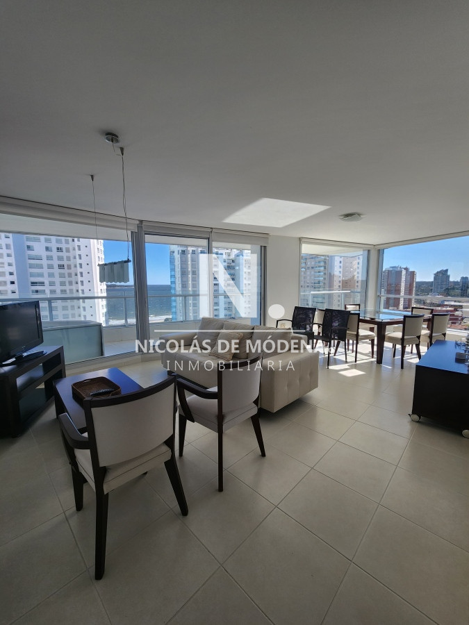 Vende apartamento de 3 dormitorios en Mansa- Punta del Este, con excelente vista. - NDM22979A