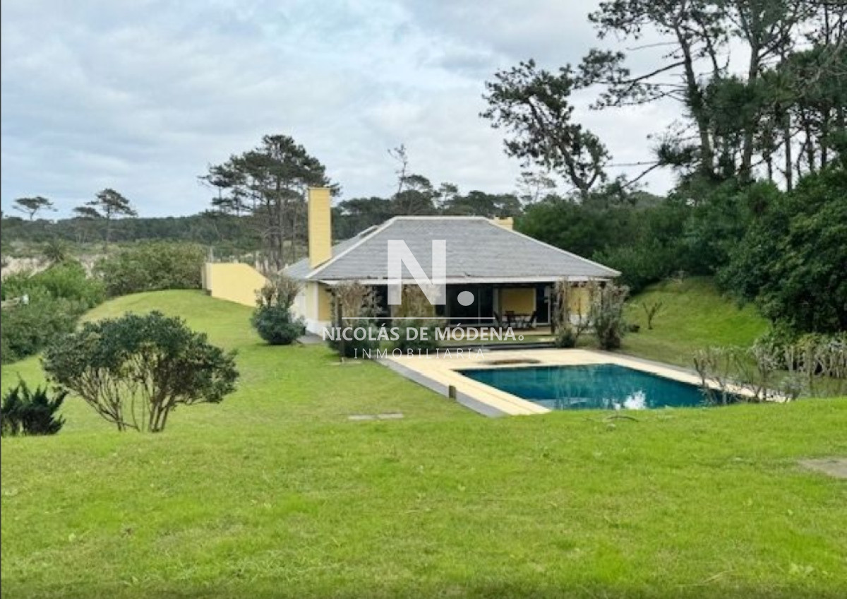 Apartamento en venta de 2 dormitorios en Punta Del Este, Playa Brava - NDM15269A