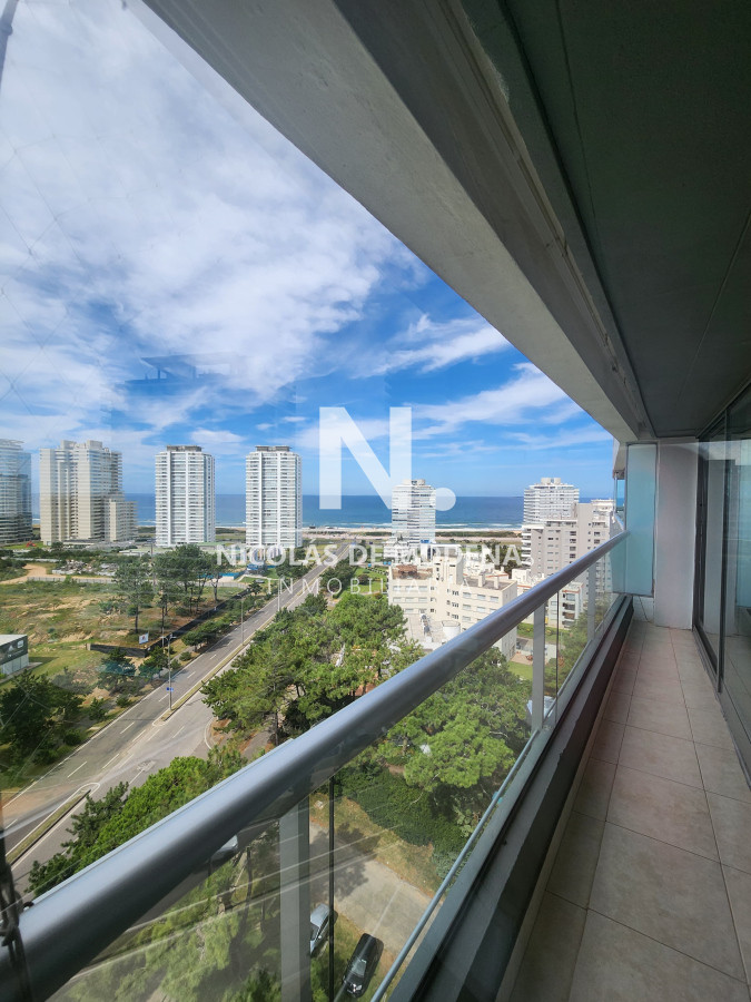 Apartamento de 3 dormitorios en alquiler temporal Punta del Este - NDM27148A