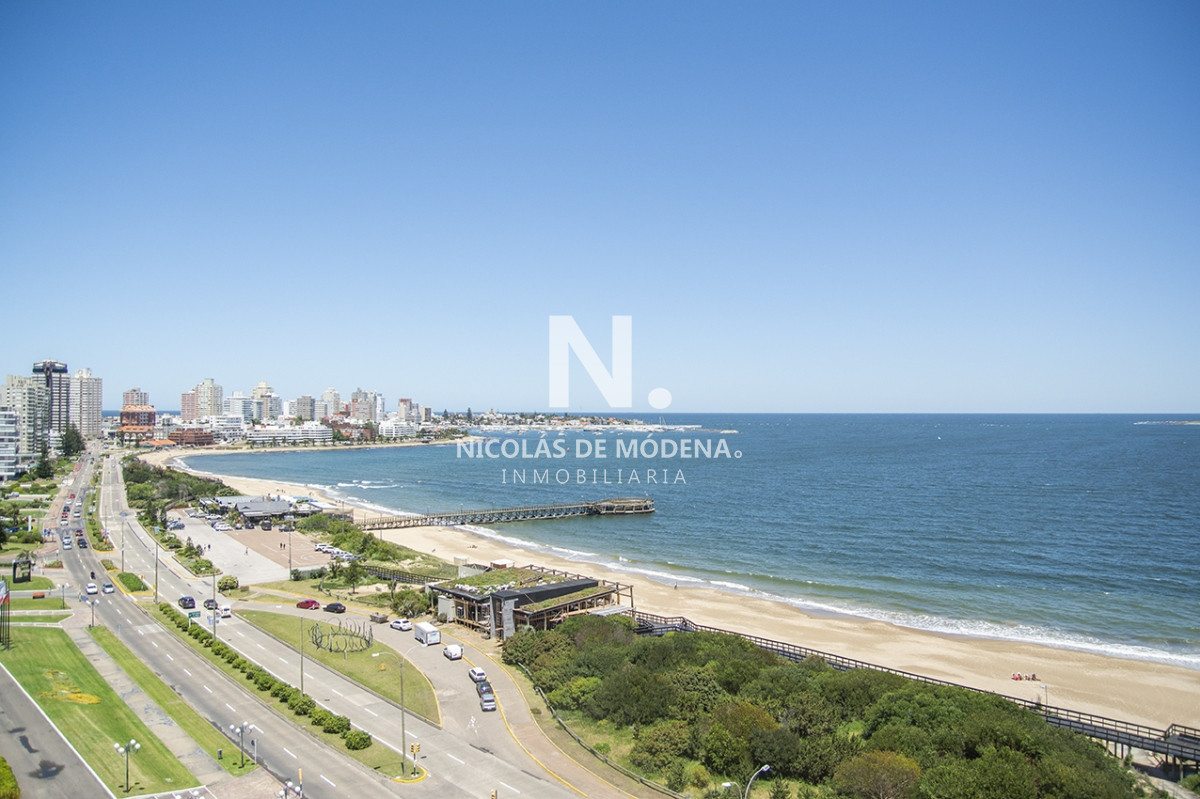 Vende apartamento de 3 dormitorios en Playa mansa, Punta del Este  - NDM8904A