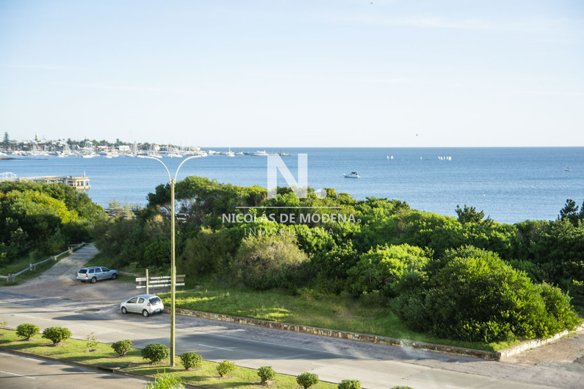 Oportunidad en emblematica Torre frente al mar en Playa Mansa 3 doritorios en suite - NDM29984A