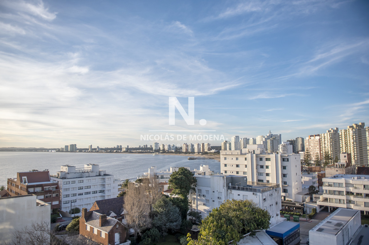 Vende departamento de 3 dormitorios con vista al Puerto, Punta del Este - NDM26916A