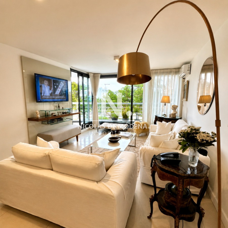 Vende apartamento de 3 dormitorios esquinero en Punta del Este - NDM30450A