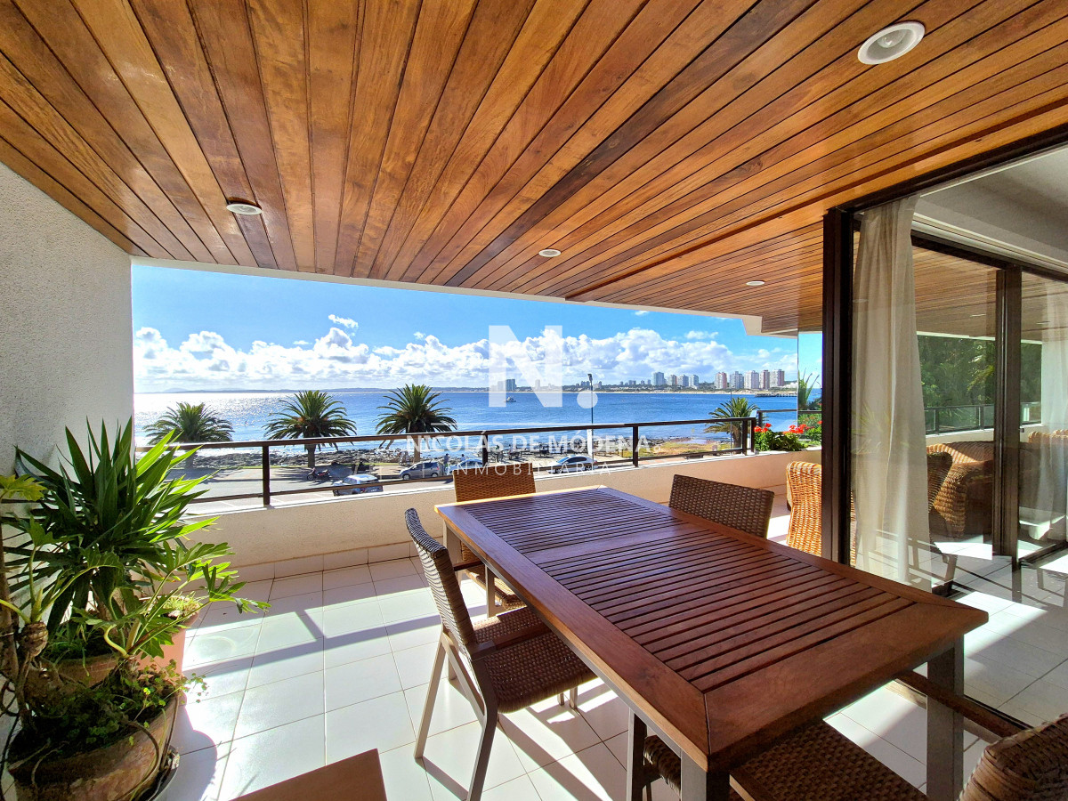 En venta apartamento de 3 dormitorios en suite en Puerto,Punta del Este. - NDM27059A