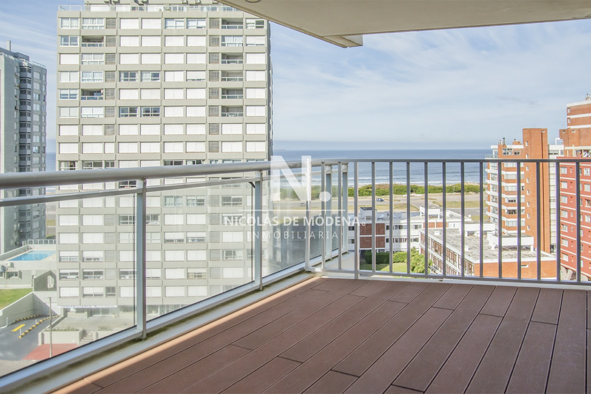 Elegancia y Comodidad a Pasos del Mar, departamento de 2 dormitorios en Torre Onix - NDM10235A
