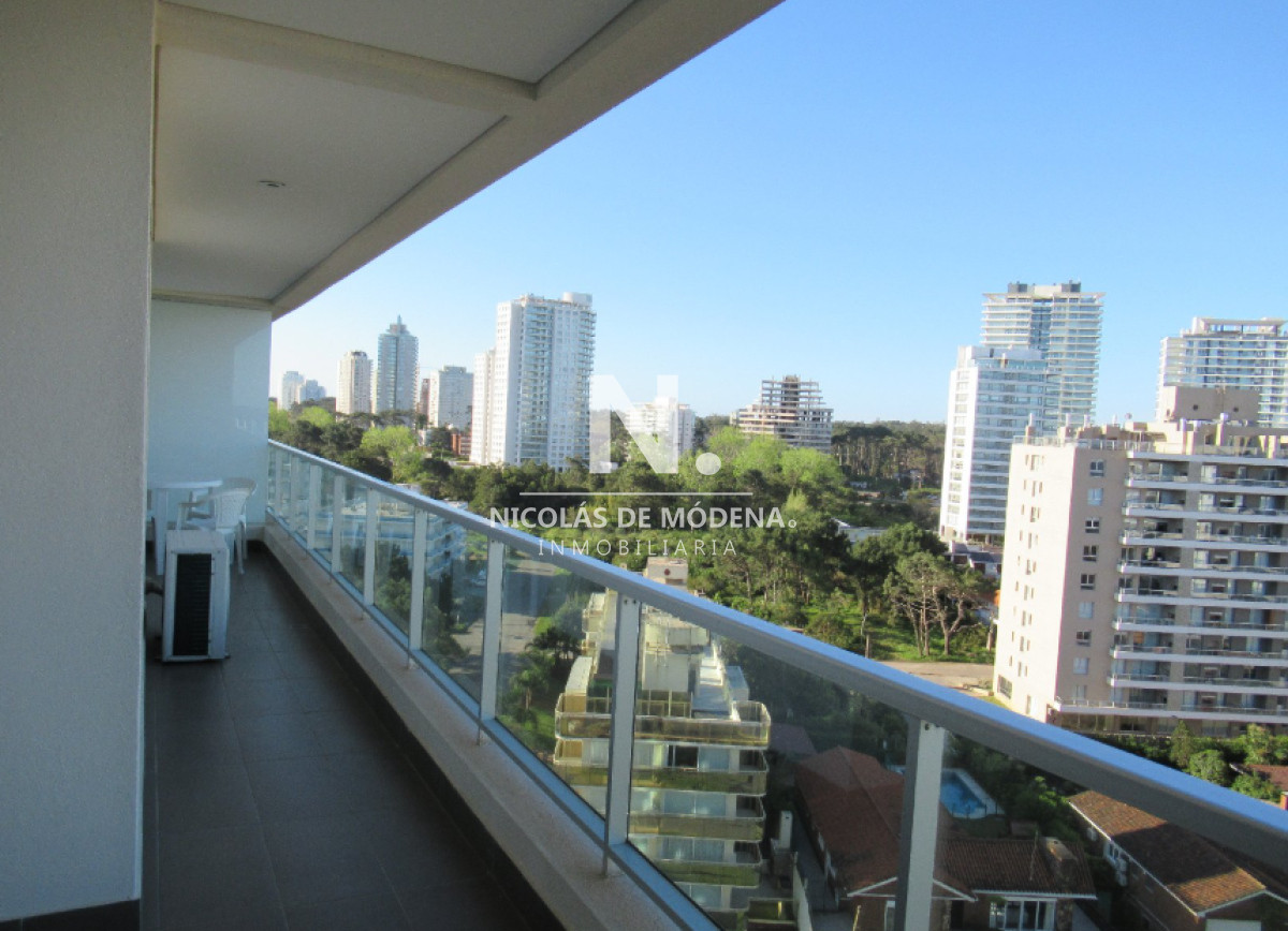 Vende apartamento de 2 dormitorios en Brava, Punta del Este. - NDM24671A