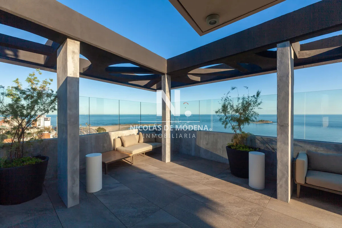 Venta Apto de 2 Dormitorios Con Piscina y Excelente Ubicacion en Malvin,Montevideo - NDM30304A
