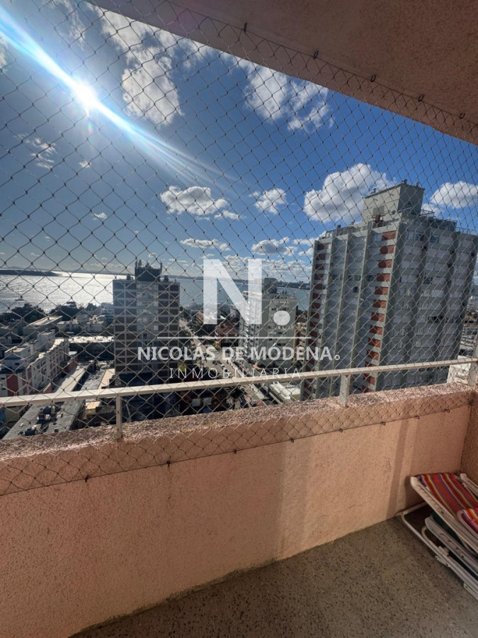 Vende apartamento de 1 dormitorio y medio en Peninsula, Punta del Este  - NDM29554A