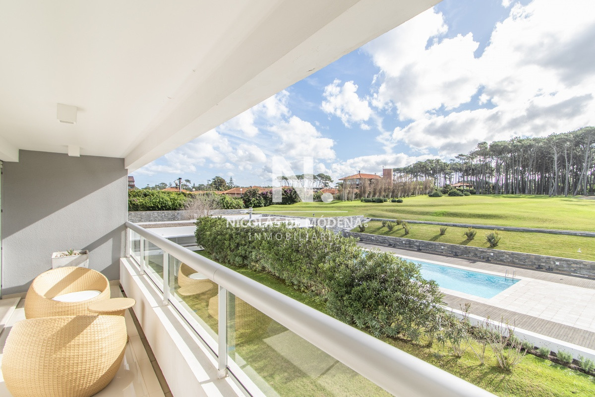 Vende apratamento en Brava Punta del Este de 3 dormitorios en suite.  - NDM20633A