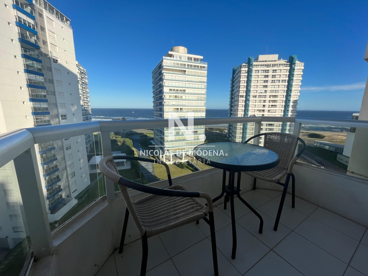 Apartamento en Alquiler de 2 dormitorios en Edificio Torre Marina, Punta del este  - NDM20107A