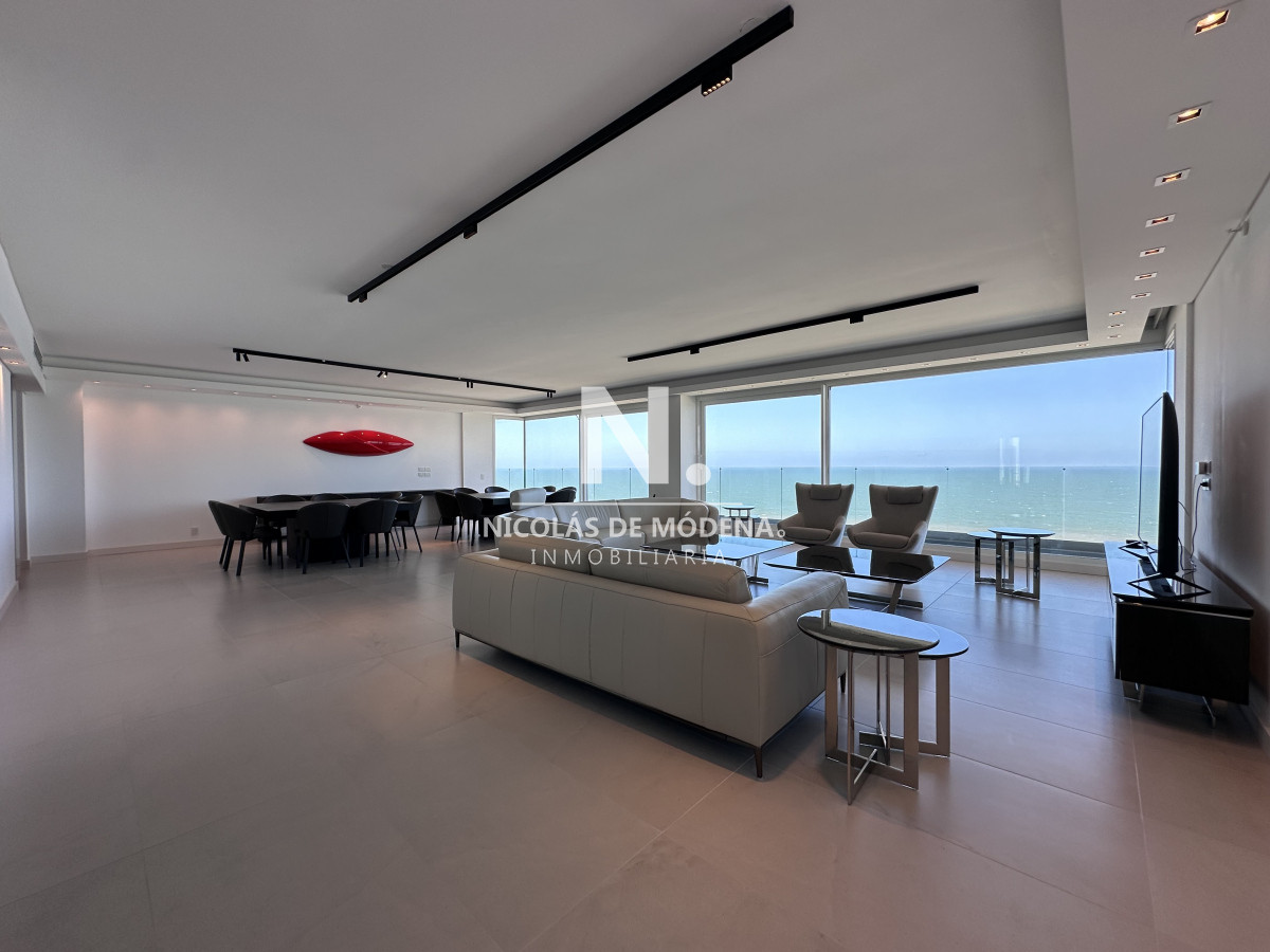 Espectacular Penthouse de 5 dormitorios En Torre Le Parc III , Punta del Este - NDM24593A