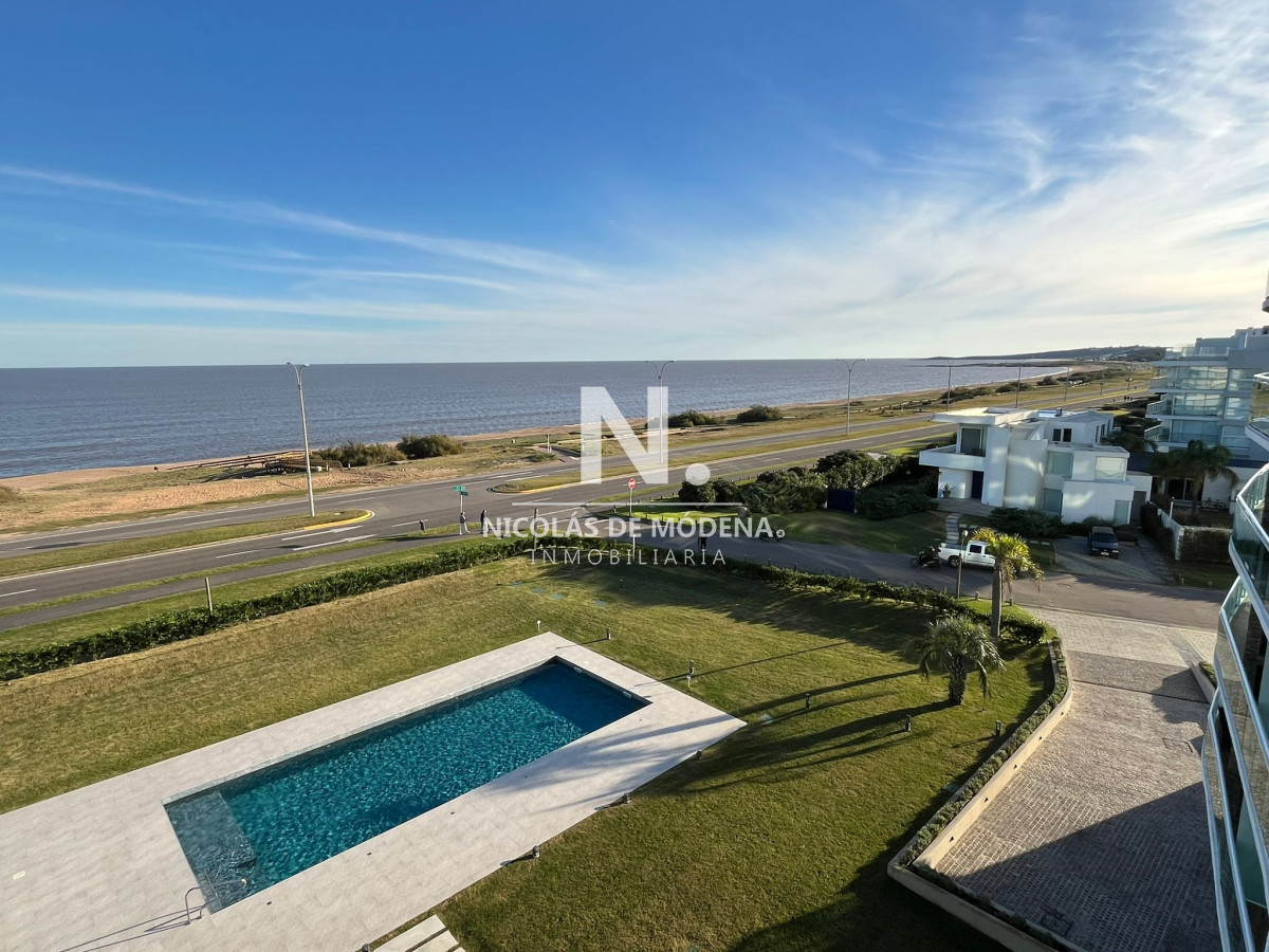 Apartamento de 2 dormitorios en Playa Mansa , Punta del este  - NDM22315A