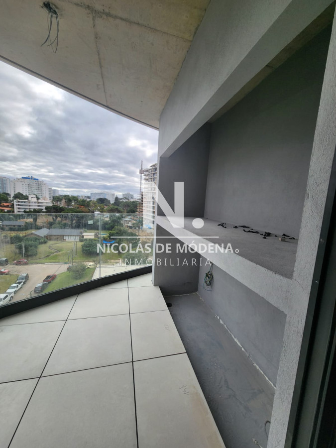 Gran departamento en reventa de 2 dormitorios en Torre Manglar - NDM18016A