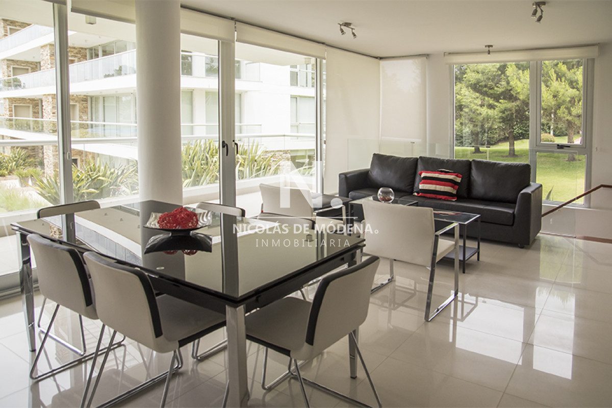 Departamento en venta en torre de categoría de 2 dormitorios en Brava, Punta del Este - NDM2368A