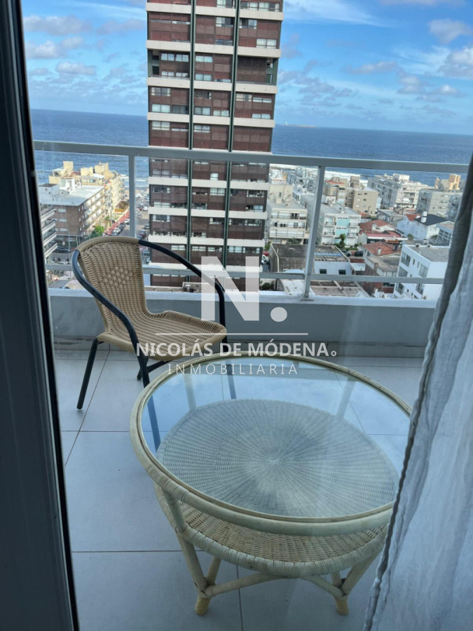 Alquila apartamento de 2 dormitorios en Peninsula, Punta del Este con vista al mar. - NDM24896A