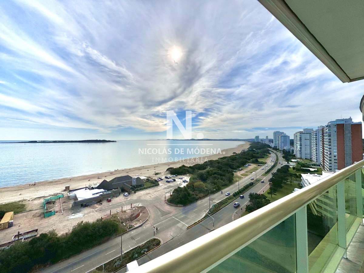 Alquiler anual 3 dormitorios en Punta del Este - NDM22430A
