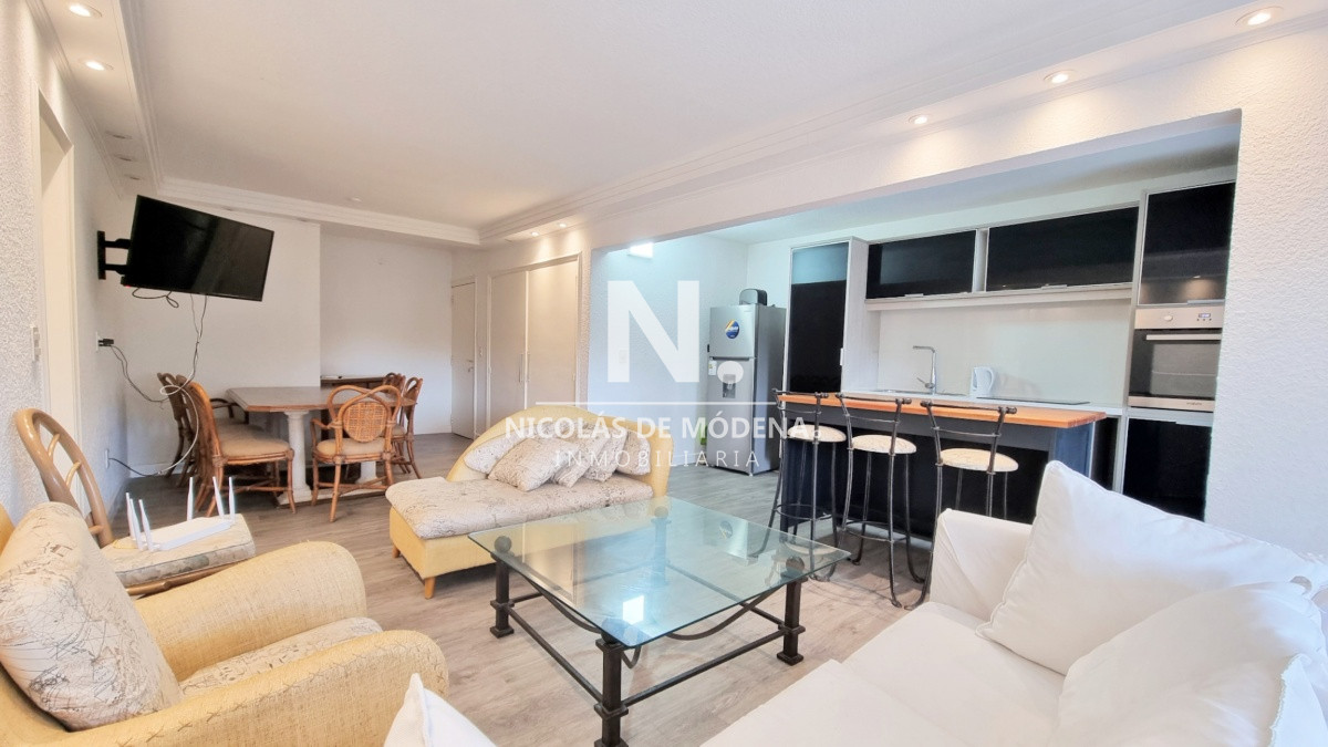 Vende departamento de 2 dormitorios en Mansa - Punta del Este - NDM20073A