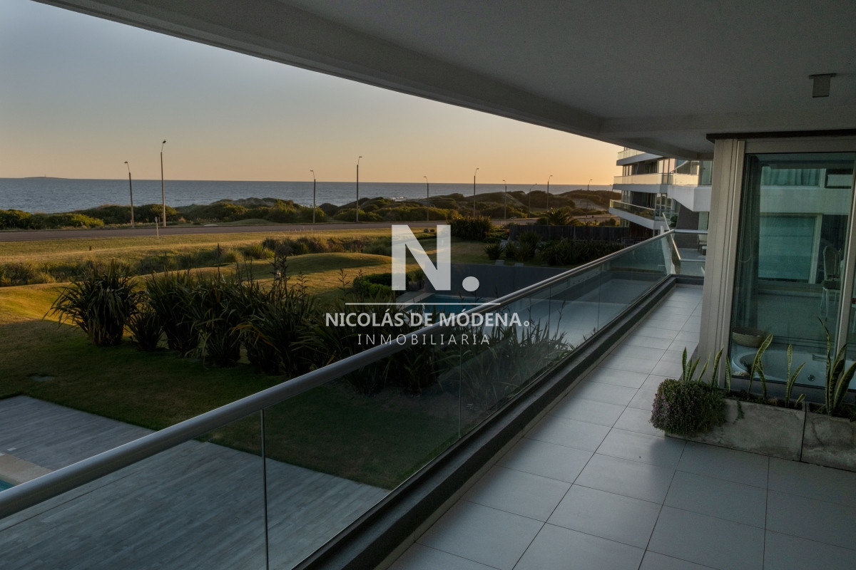 Apartamento en venta, 3 dormitorios, Playa Brava, Punta del Este