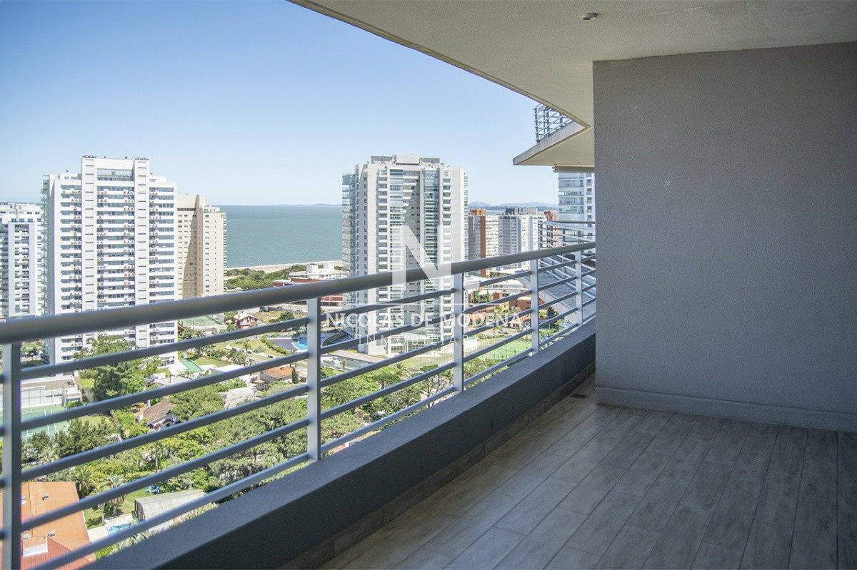 Departamento de 2 suites en venta en Alexander Boulevard, Playa Mansa