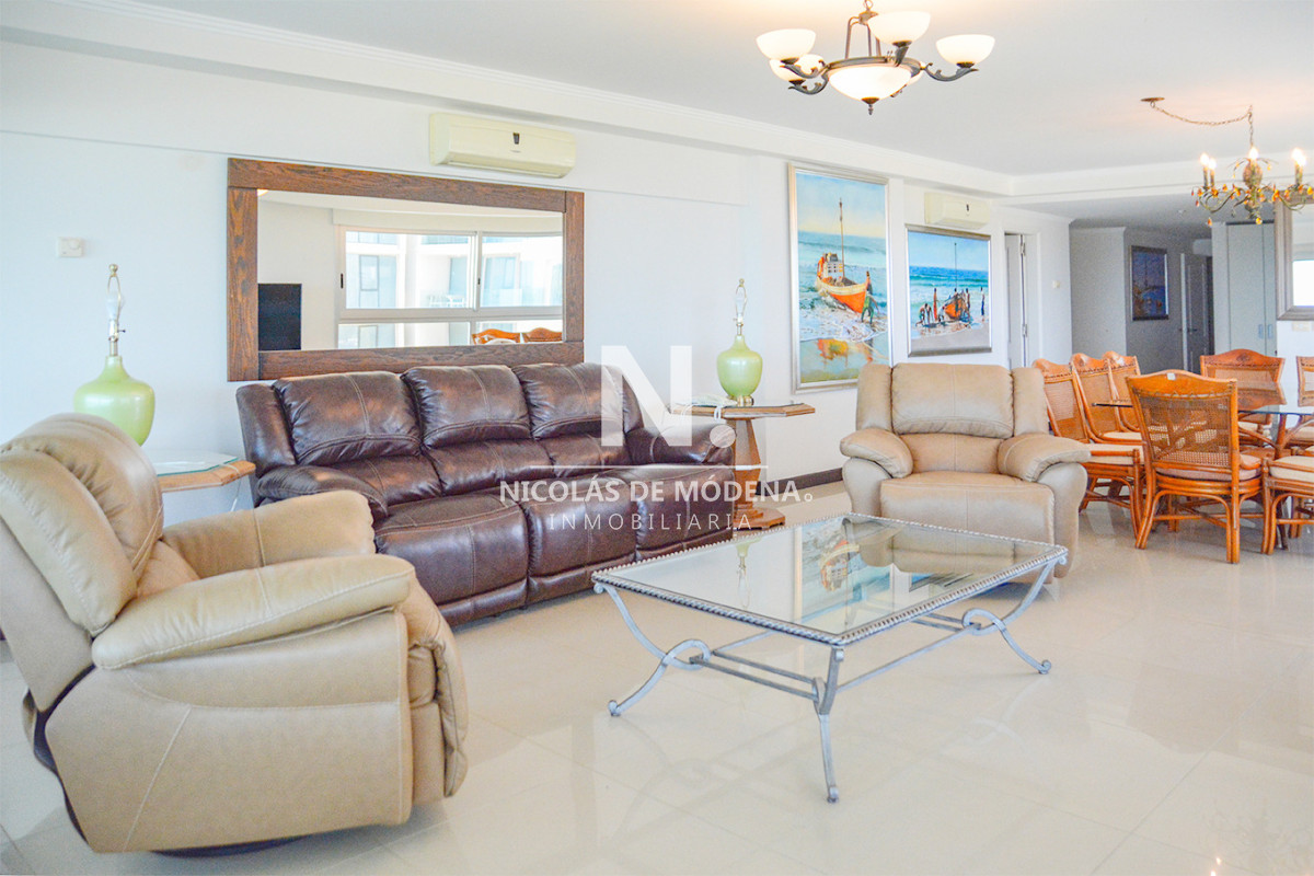 Vende departamento de 3 dormitorios en Brava Punta del Este - NDM19866A