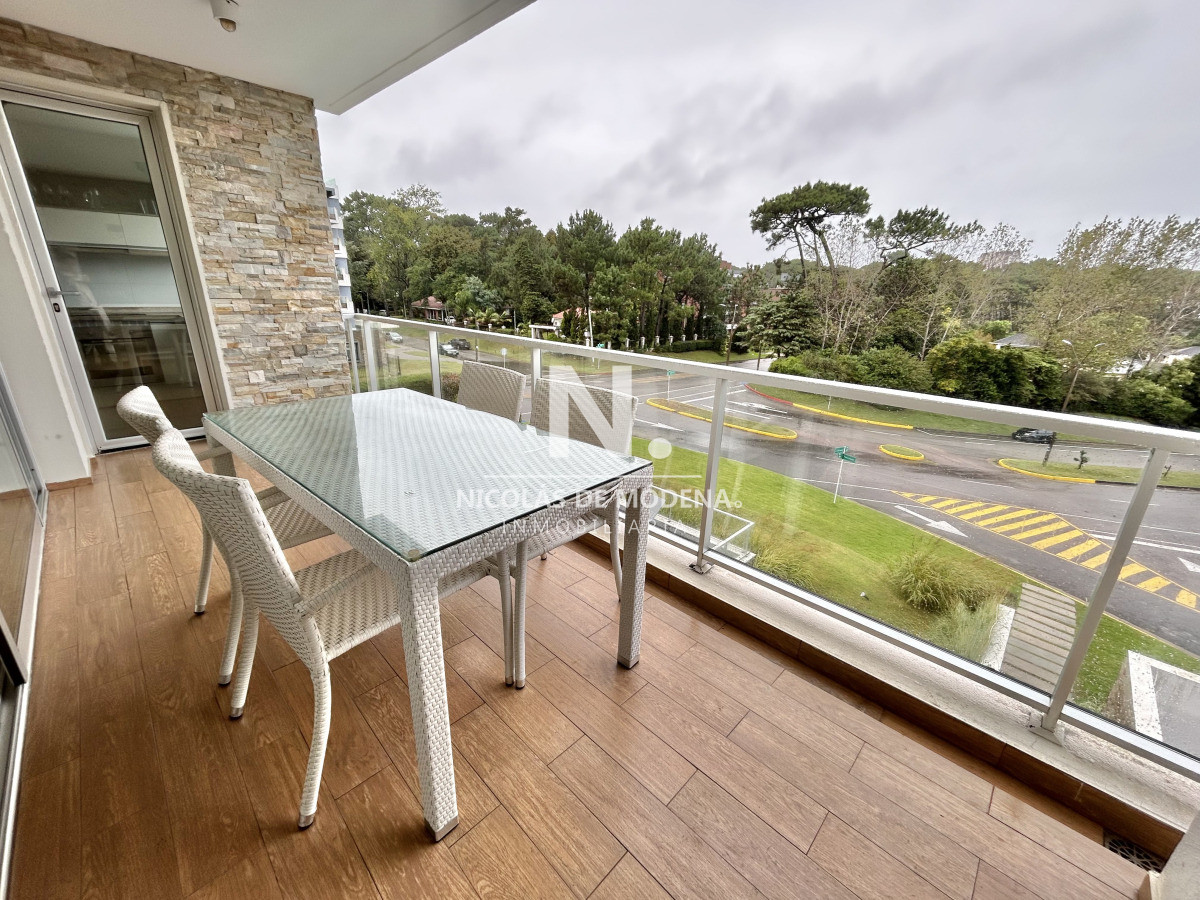 Vende apartamento de 2 dormitorios en Mansa, Punta del Este con vista agradable entorno  - NDM30169A