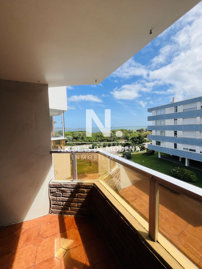 Apartamento en Mansa - Punta del Este de 3 dormitorios en venta. - NDM26345A