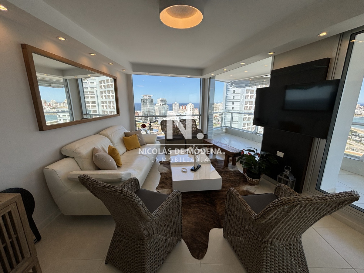 Vende apartamento con vista espectacular de 3 dormitorios en Mansa- Punta Este. - NDM22668A