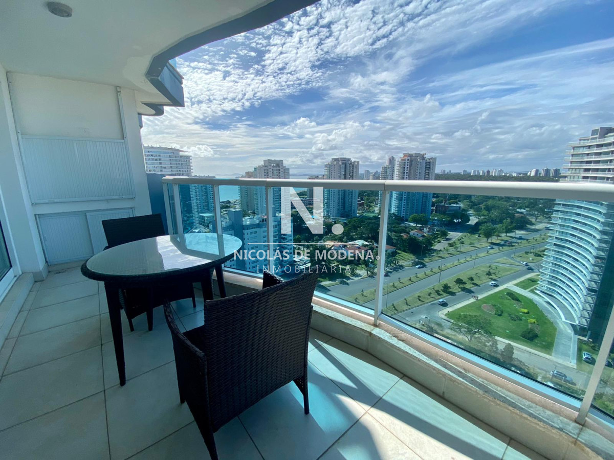 En venta apartamento totalmente equipado, con 3 dormitorios en Punta del Este.