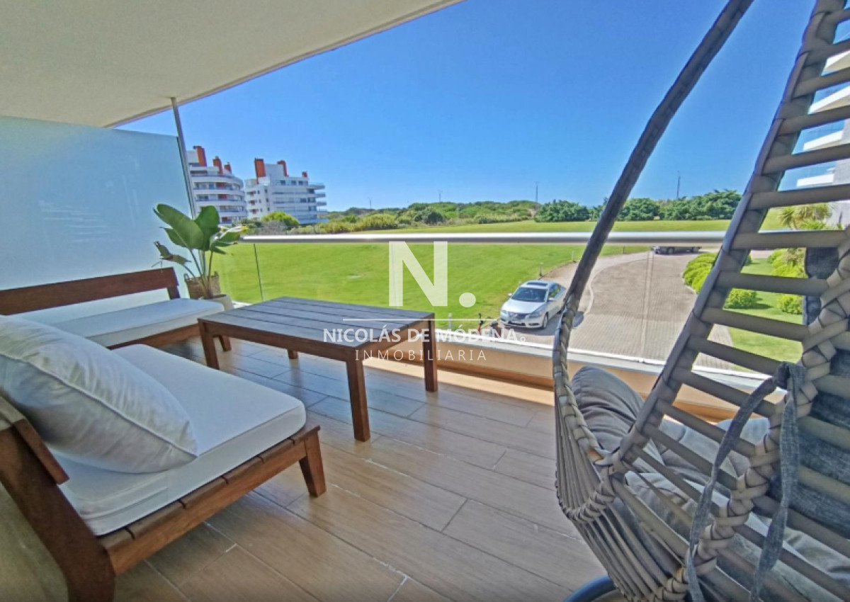Vende espectacular Apartamento de 2 dormitorios frente al Océano en la Brava, Punta del Este - NDM26372A