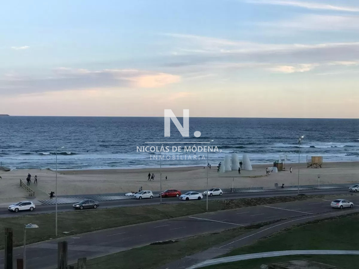 Primera línea al mar , sobre las primeras paradas de playa brava. - NDM18198A