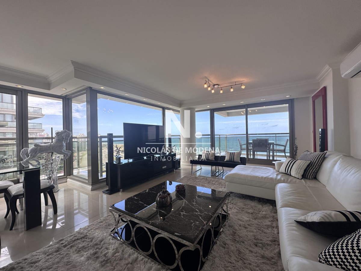 Vende apartamento esquinero de 3 dormitorios en Imperiale, Punta del Este - NDM25451A