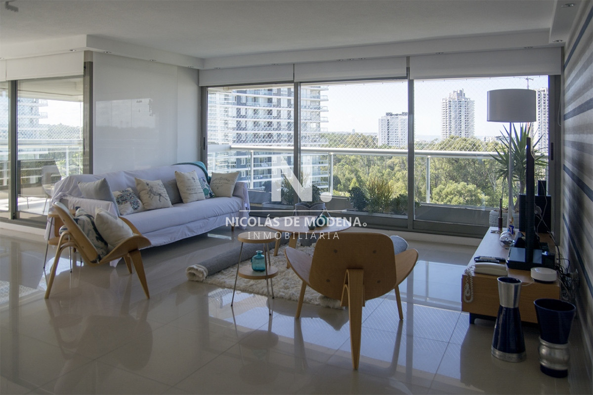 Vende gran apartamento en Brava - Punta del Este de 3 Dormitorios - NDM21820A