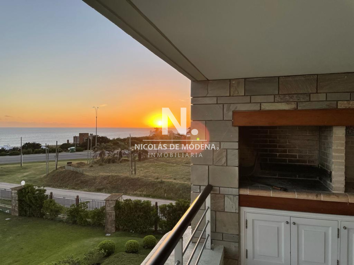 Comodo e iluminado departamento en venta de 3 dormitorios con preciosa vista al mar. Veramansa