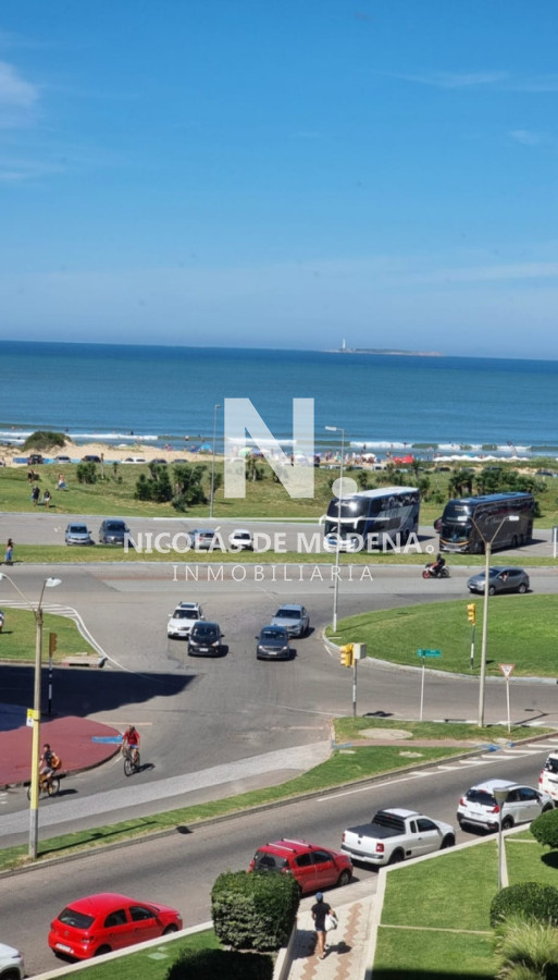 En alquiler apartamento de 3 dormitorios en Brava, Punta del Este, en agradable entorno  - NDM28456A