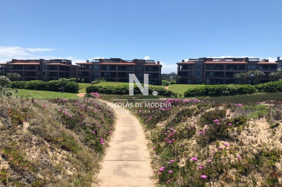 Venta Apartamento 3 dormitorios en Manantiales con salida directa al mar - NDM12087A