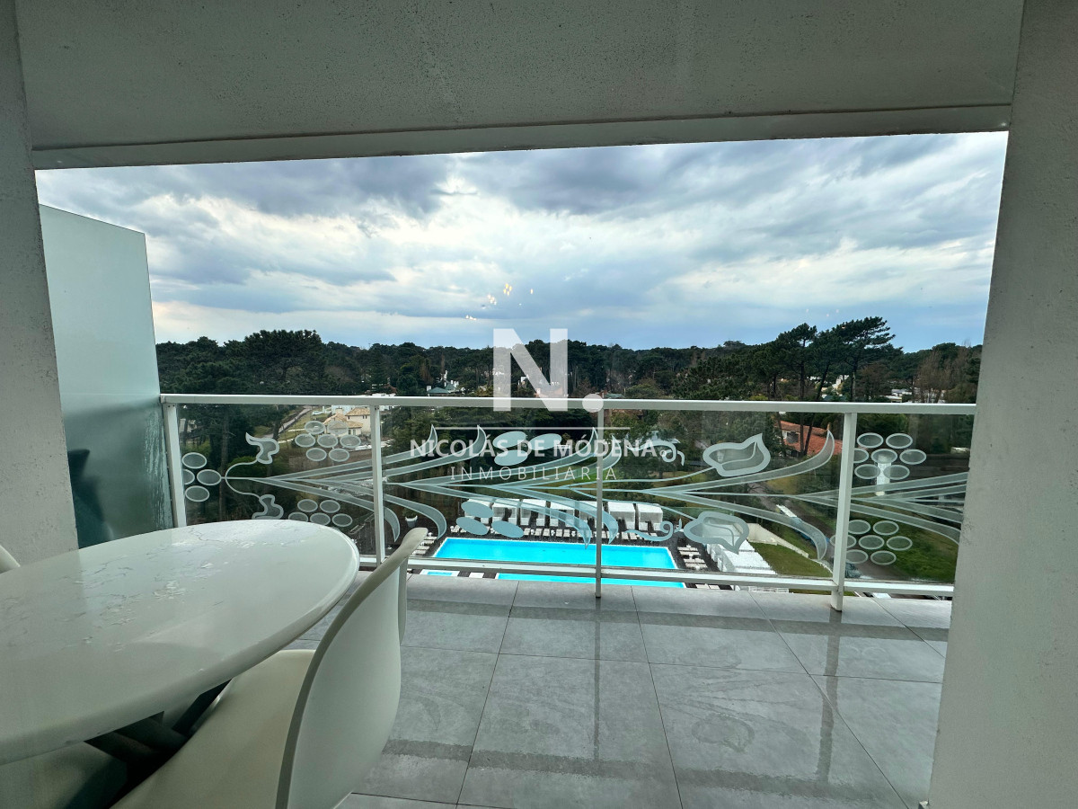 Vende apartamento de 2 dormitorios en Roosevelt Punta del Este. - NDM8129A