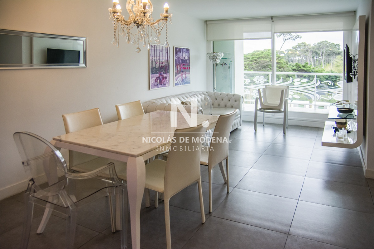 Apartamento en venta y alquiler. Playa Mansa 2 dormitorios. 