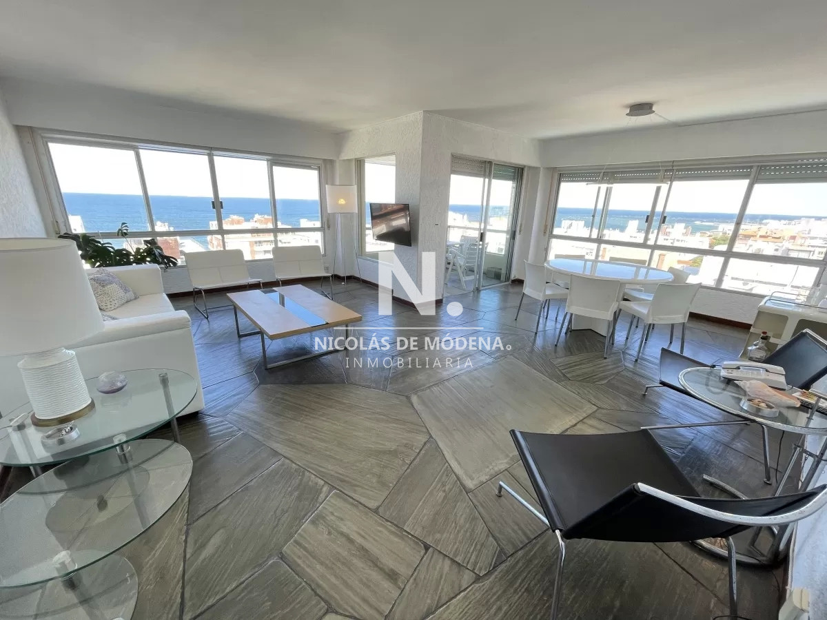 Apartamento de 3 dormitorios en Península, Punta del Este con vista al mar - NDM13023A