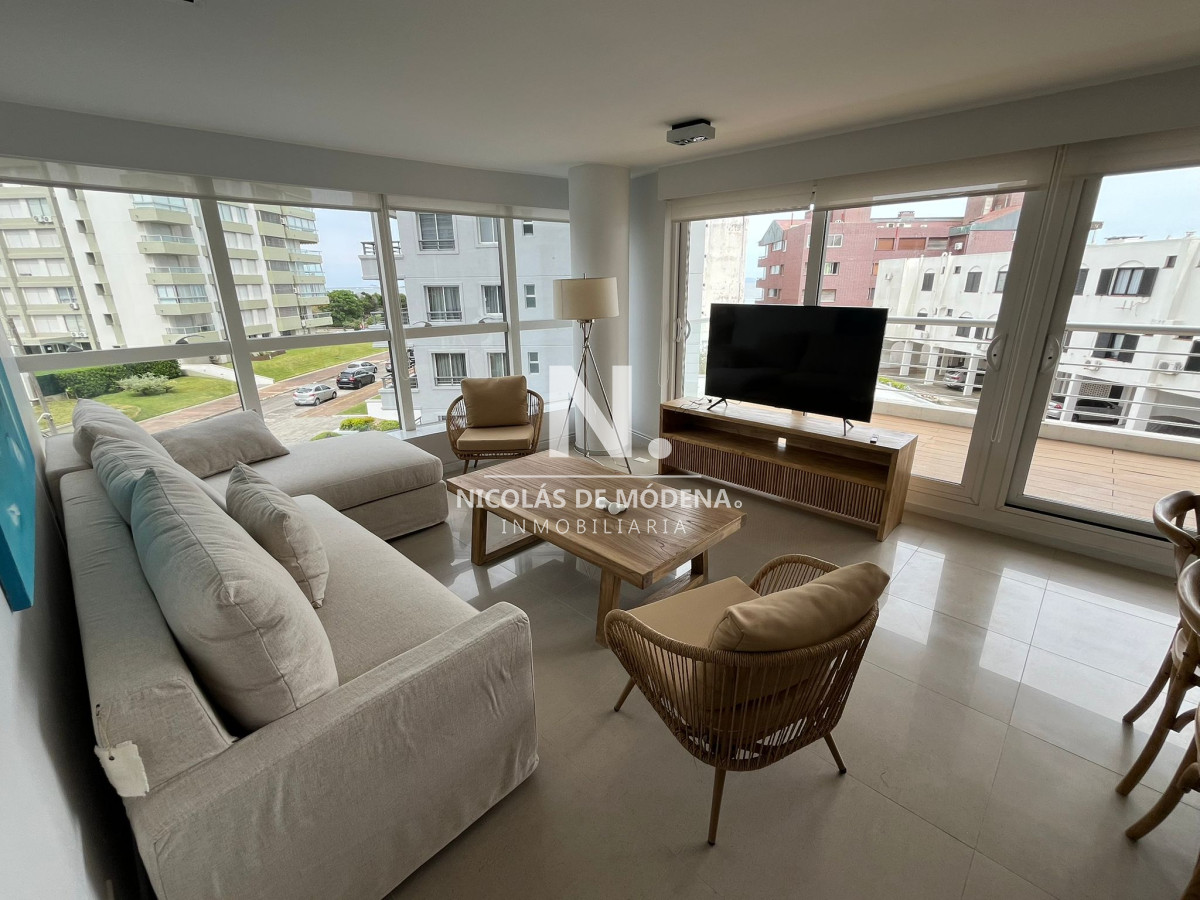 Alexander Collection Oportunidad a mts del mar, apartamento de 2 dormitorios  - NDM2972A