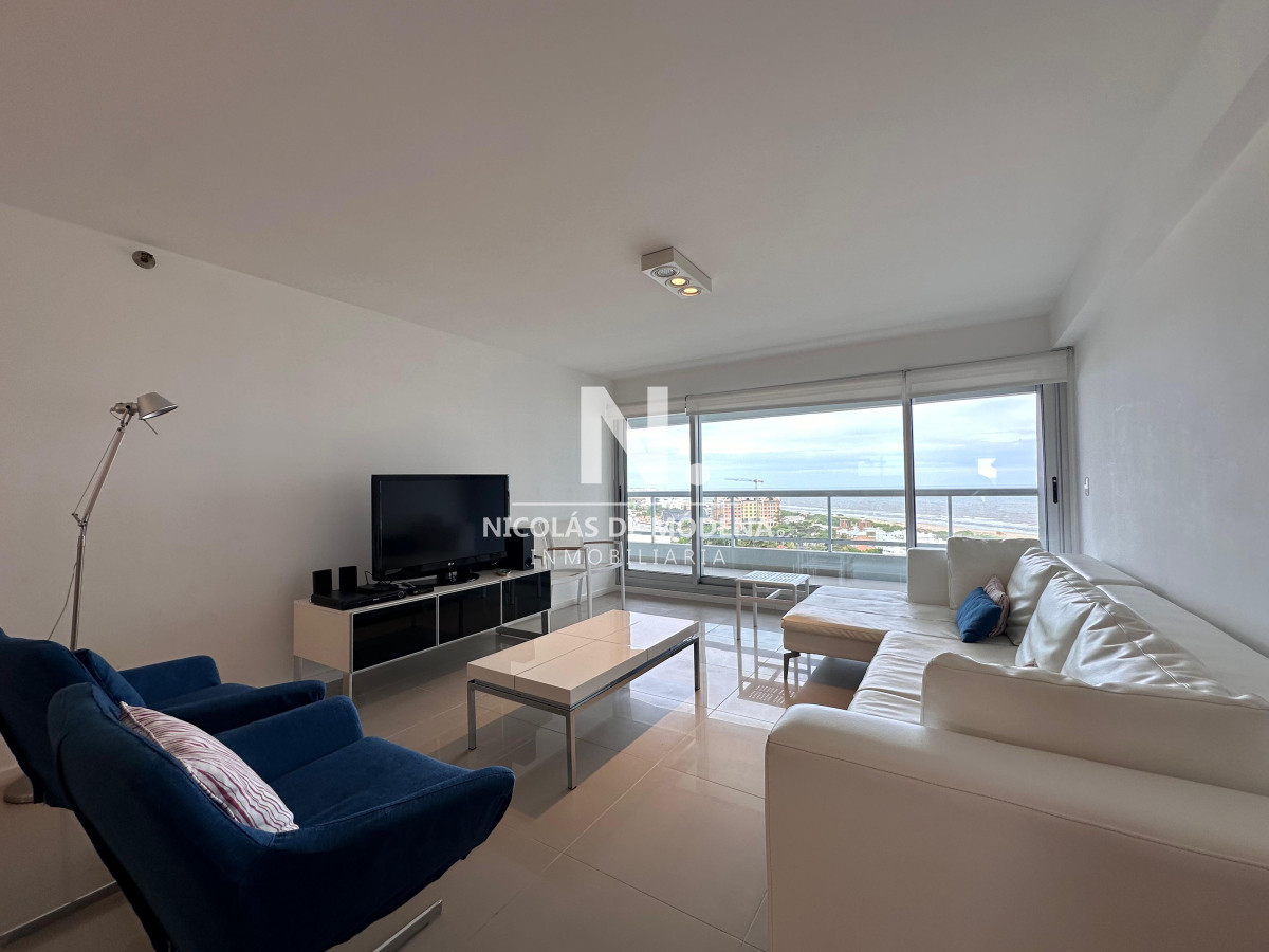Vende apartamento en Brava, Punta del Este de 3 dormitorios.