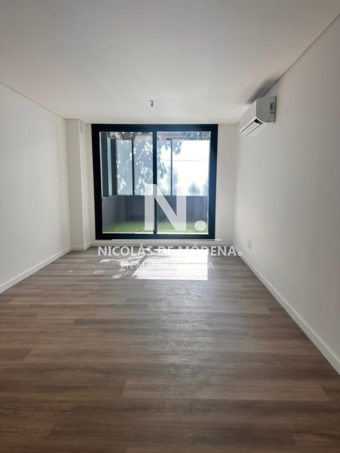 Venta Monoambiente con patio al Frente, Entrega Inmediata. Punta Carretas . - NDM16499A
