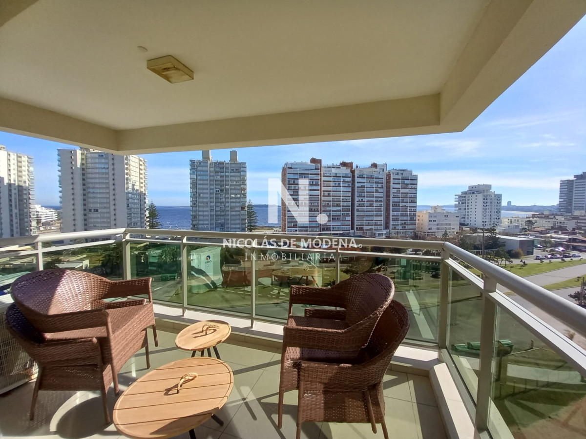 Torre de jerarquía en complejo frente a Playa Brava, departamento de 2 dormitorios en venta.  - NDM12388A