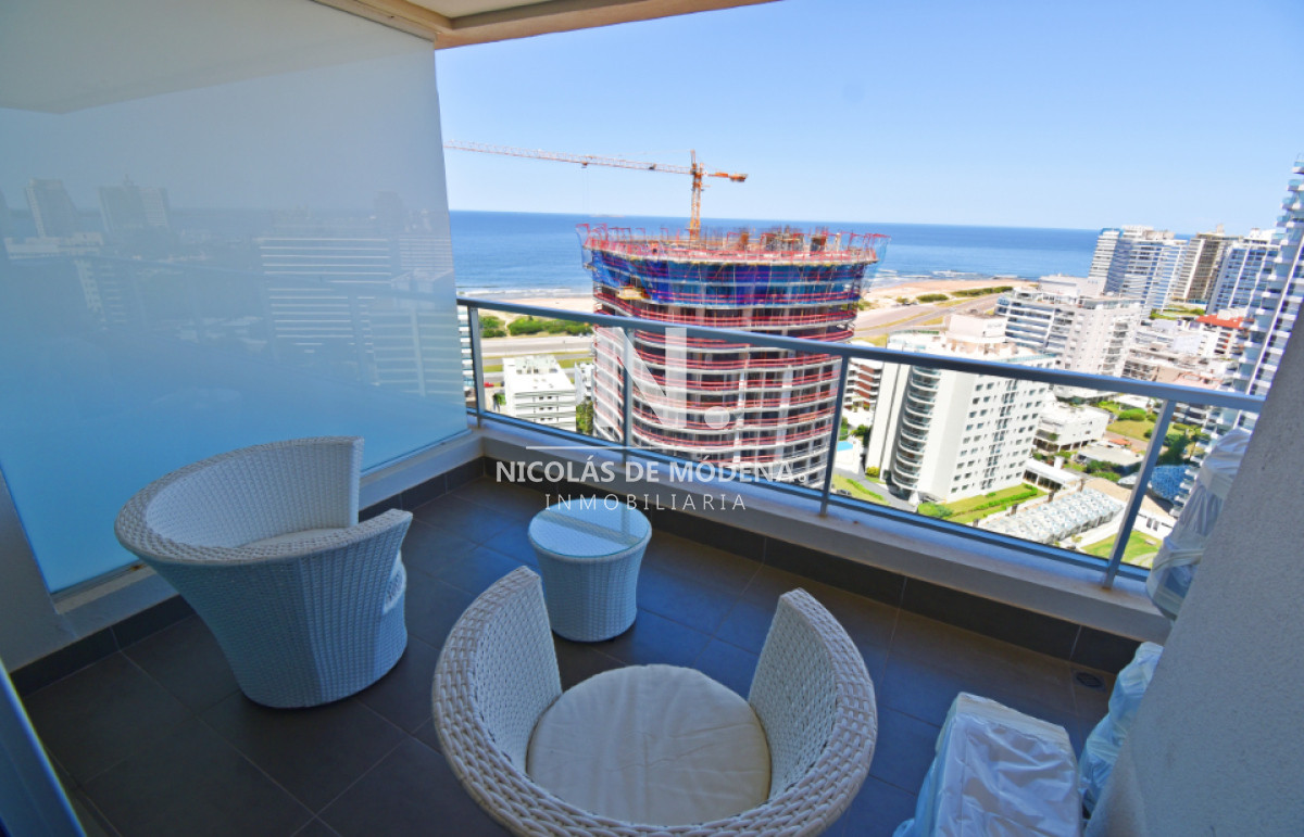 Vende apartamento de 2 dormitorios en Brava Punta del Este con orientacion sureste. - NDM24670A