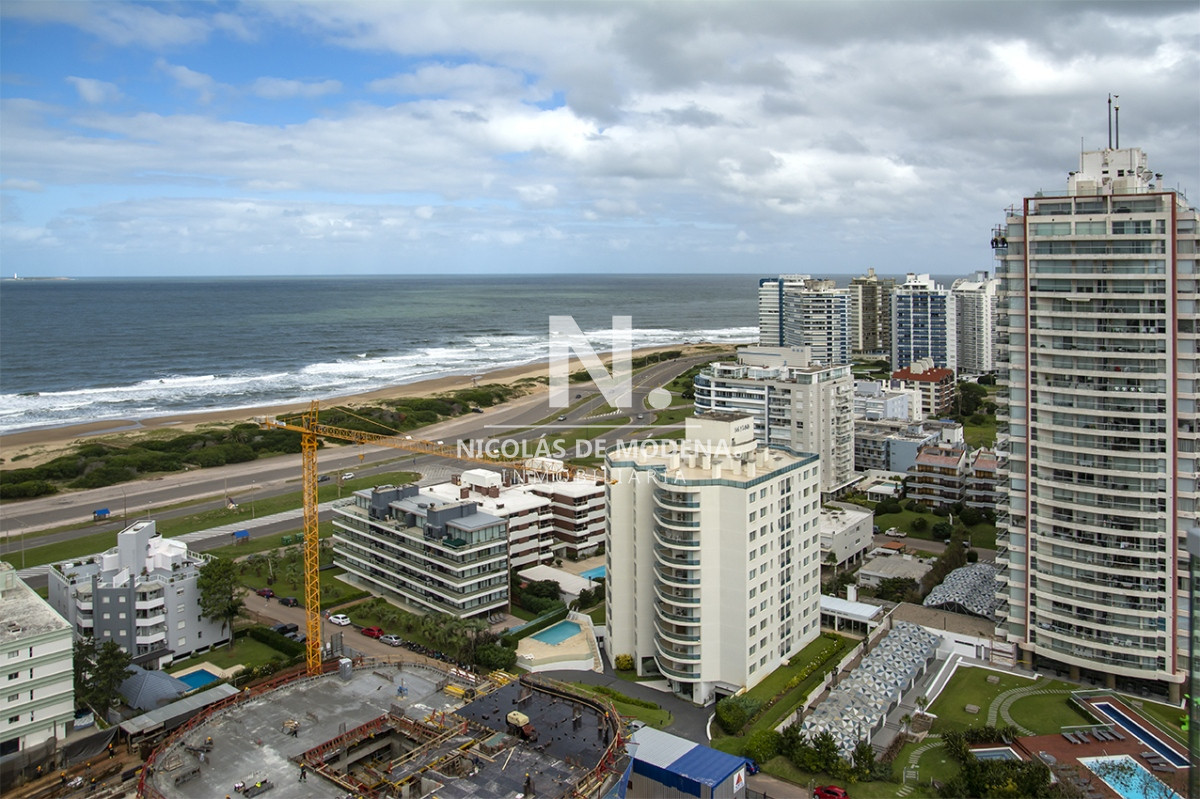 Departamento en venta, Torre nueva en Playa Brava. Wind Tower. 